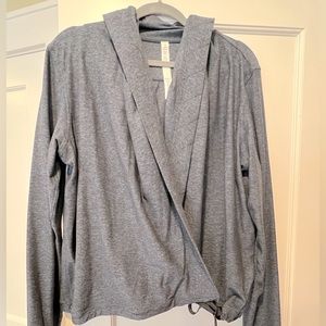 WOMENS LULULEMON HOODED SIZE 10 TOP
